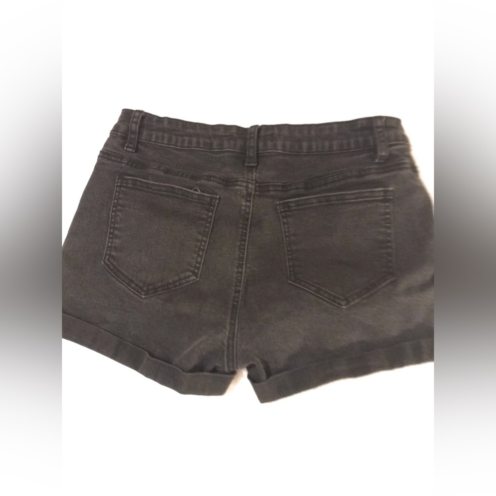 Shorts - Picture 4 of 5